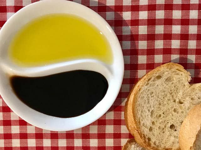 Balsamic Glaze with oil and bread